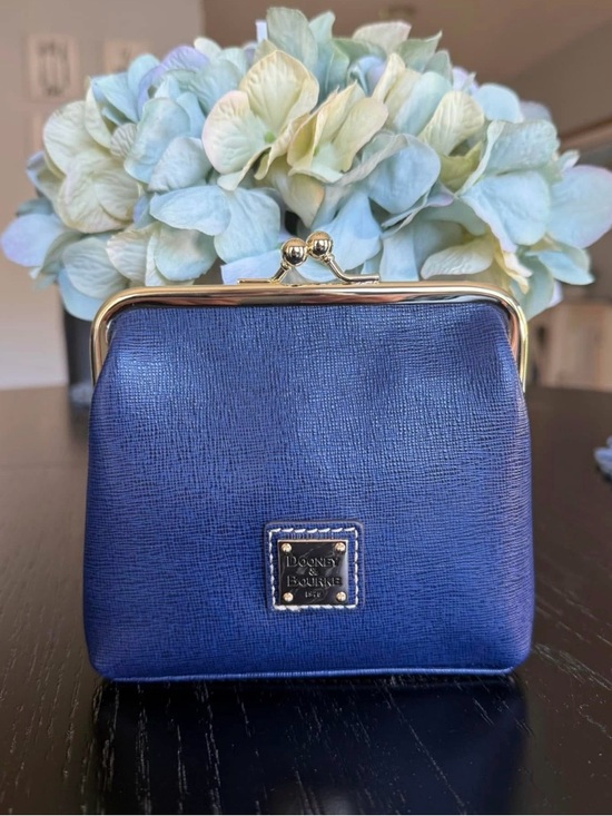 Dooney & Bourke Handbags - Dooney & Bourke NWT Saffiano Kisslock Wallet